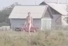 Фото - В Алтайском крае мужчина сжег свой автомобиль и пошел голым гулять по селу