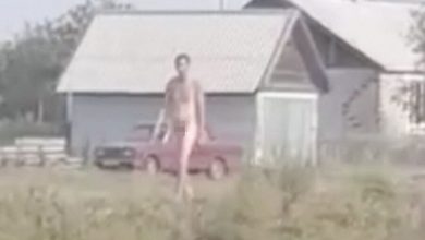 Фото - В Алтайском крае мужчина сжег свой автомобиль и пошел голым гулять по селу